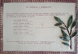 Placa de record, obra de Roser Oter. Ramon Sicart i Batet
