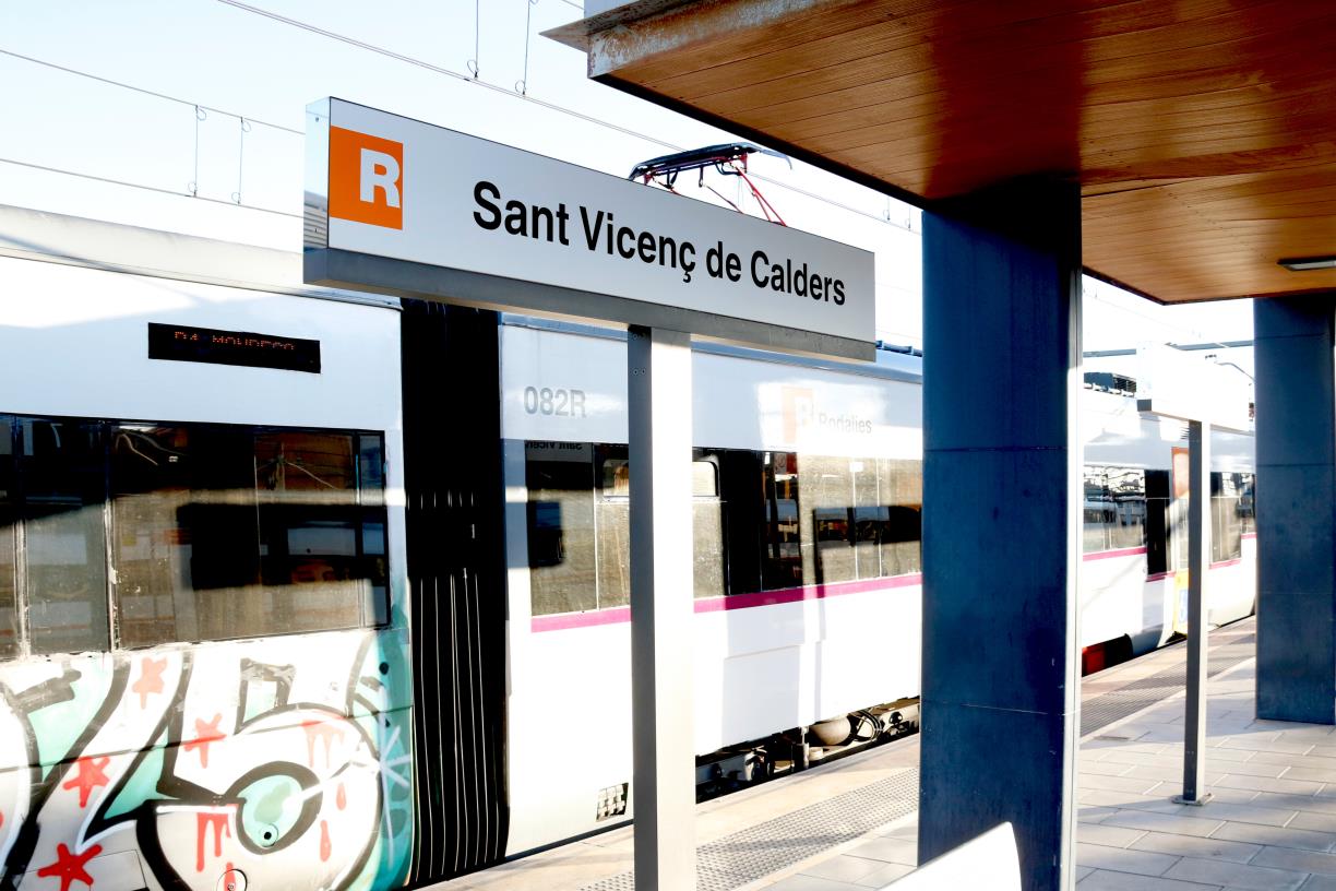 Poca afluència de viatgers a Sant Vicenç de Calders on Renfe només presta dos trens per sentit i hora de l'R2Sud. ACN