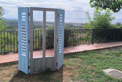 Porticó al mirador del parc de Sant Vicenç de Calders poble. Ajt. del Vendrell