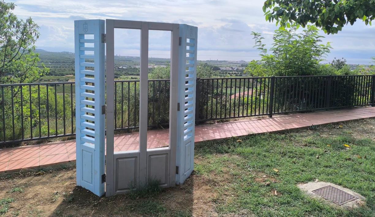 Porticó al mirador del parc de Sant Vicenç de Calders poble. Ajt. del Vendrell
