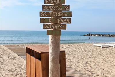 Poti-poti de cursilades en castellà i anglès a la platja de Sant Gervasi. Xavier Dilla