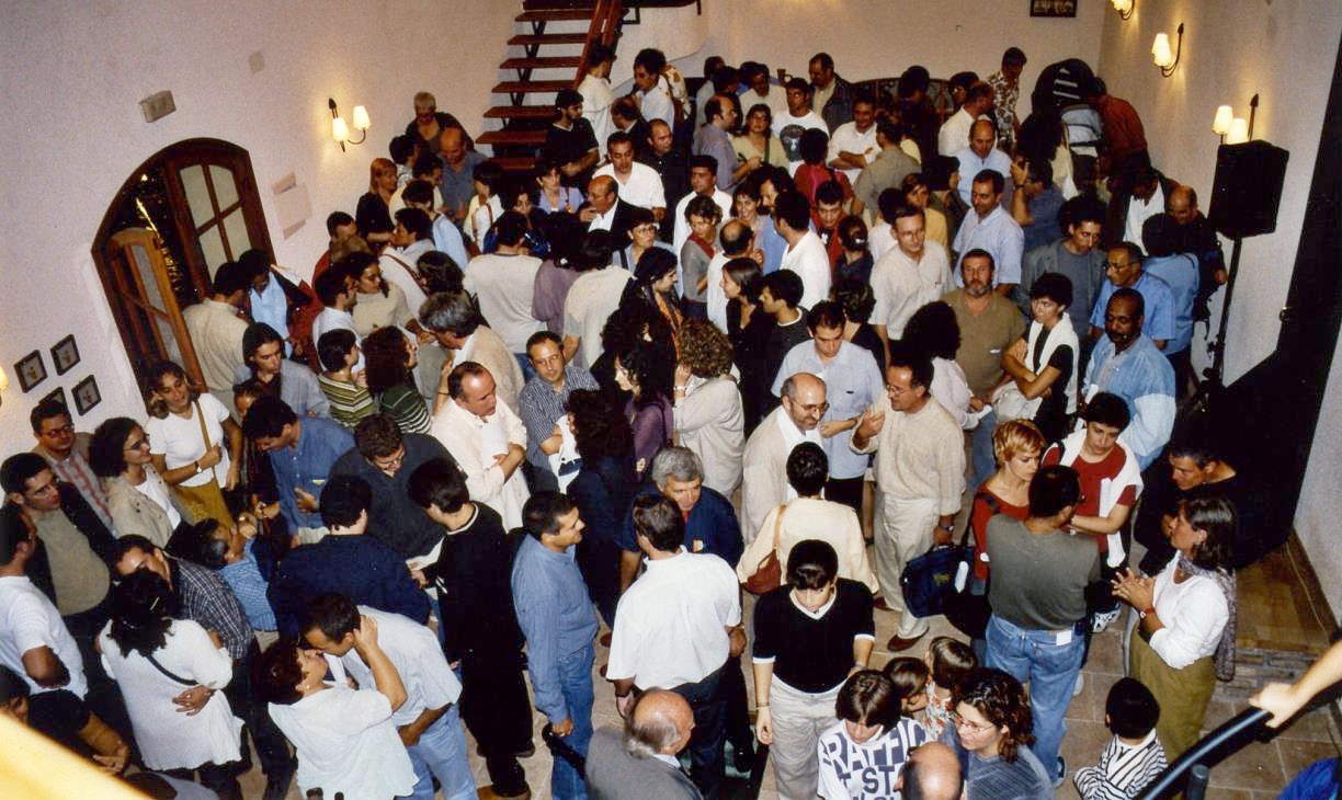 Presentació de Vilanova Digital al Celler de Can Pujol, el 28 de setembre de 2001, amb els amics i amigues que van voler acompanyar-nos. Eix