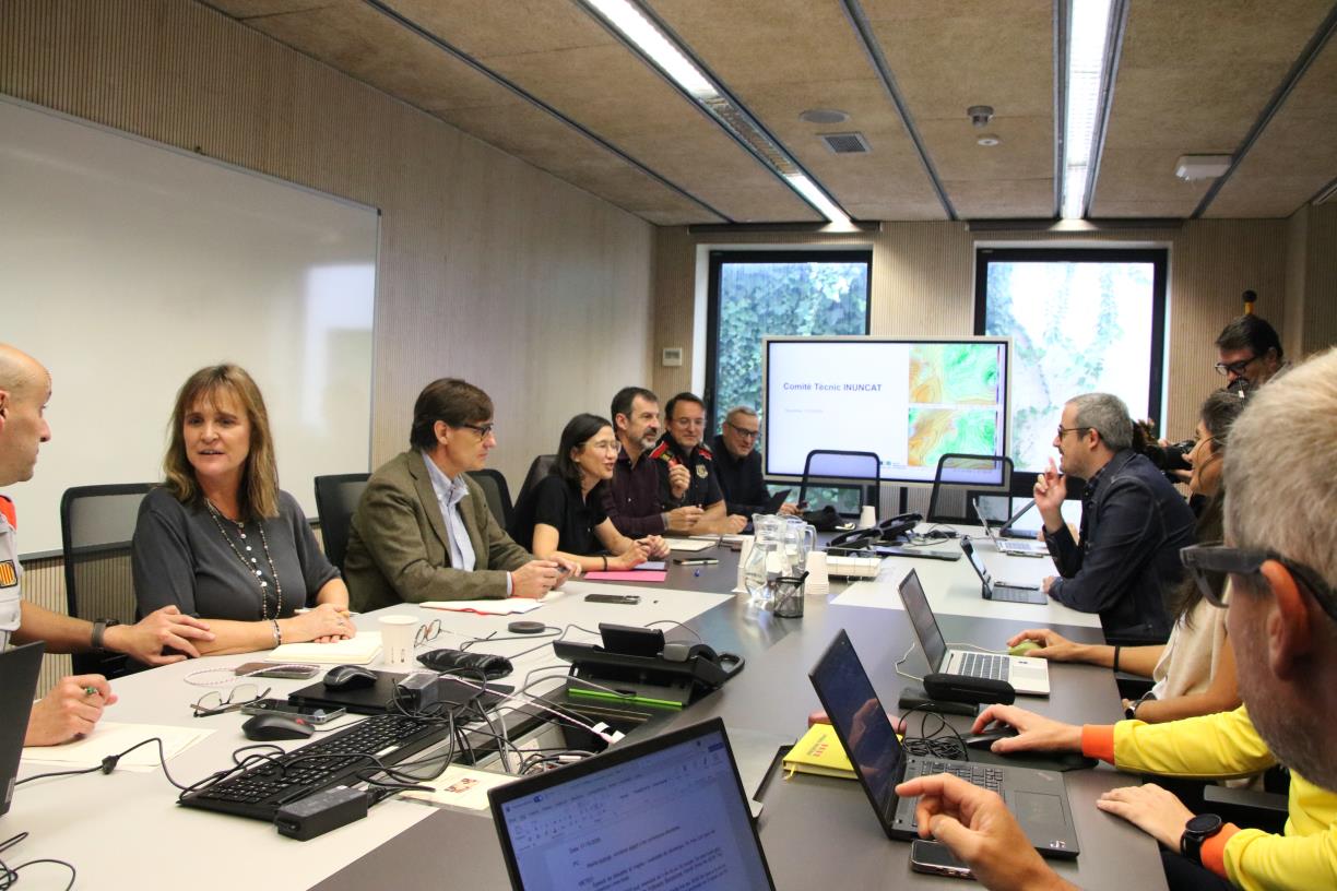 Protecció Civil envia dos ES-Alerts a les comarques en avís vermell per recomanar la limitació de la mobilitat. ACN