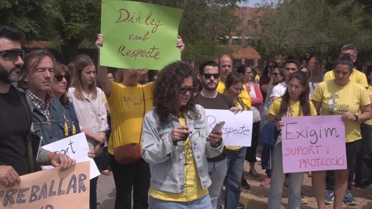 Protestes del professorat de l’Institut Andreu Nin per un presumpte cas d’assetjament d’una família del centre. EIX
