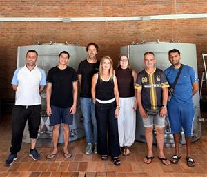 Quatre persones de tercer grau participen en la verema de Raventós i Blanc a través d’un programa de reinserció. Fundació Pro-Penedès