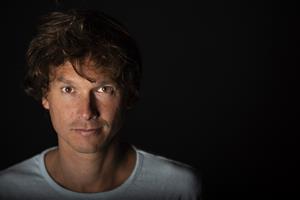 Ramon Mirabet presenta “V” al Festival Musicveu als Jardins de les Caves Oriol Rossell. EIX