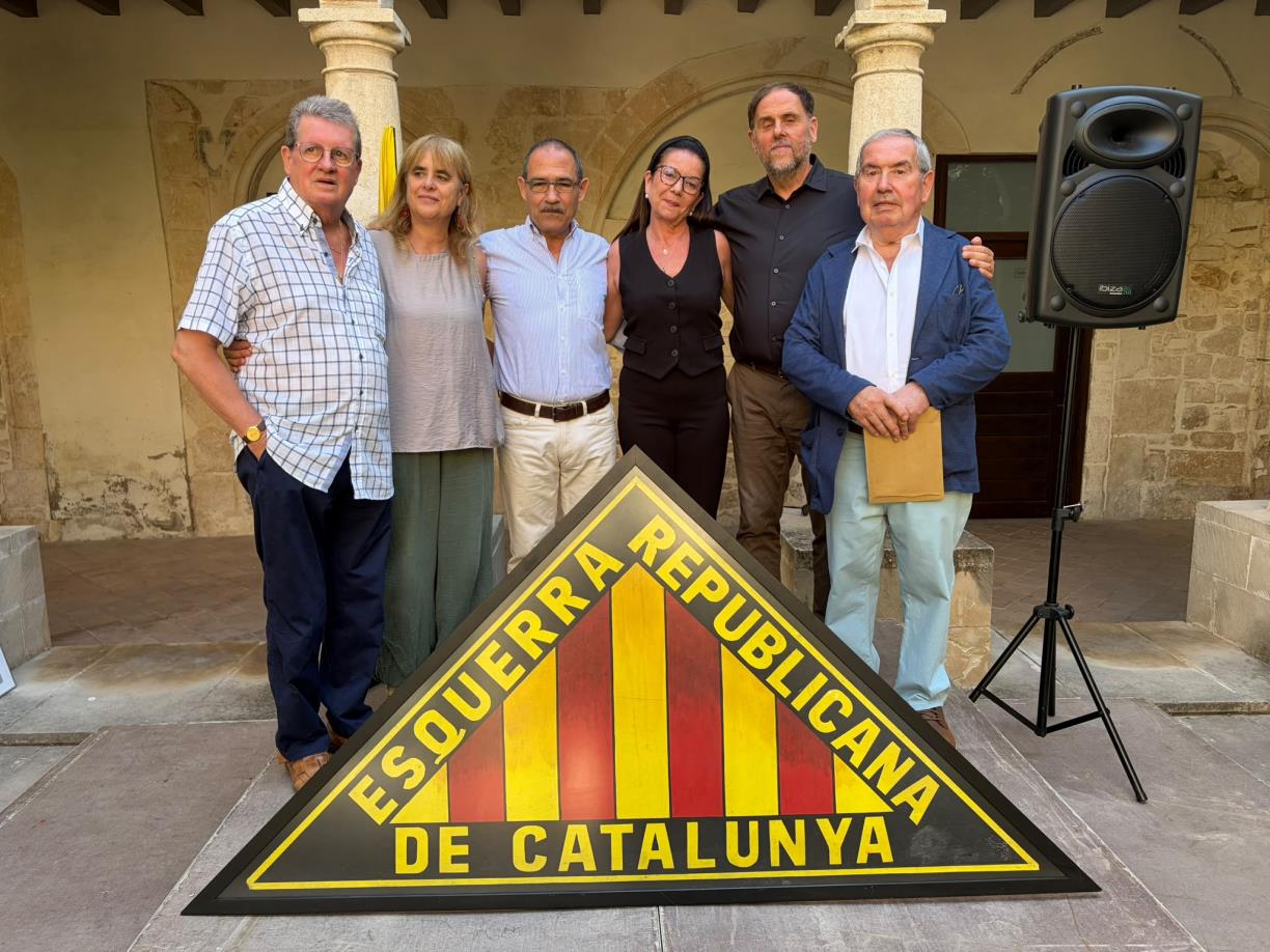 Reconeixement als militants Josep Maria Rovira Torner i Pere Planas Vida. Eix