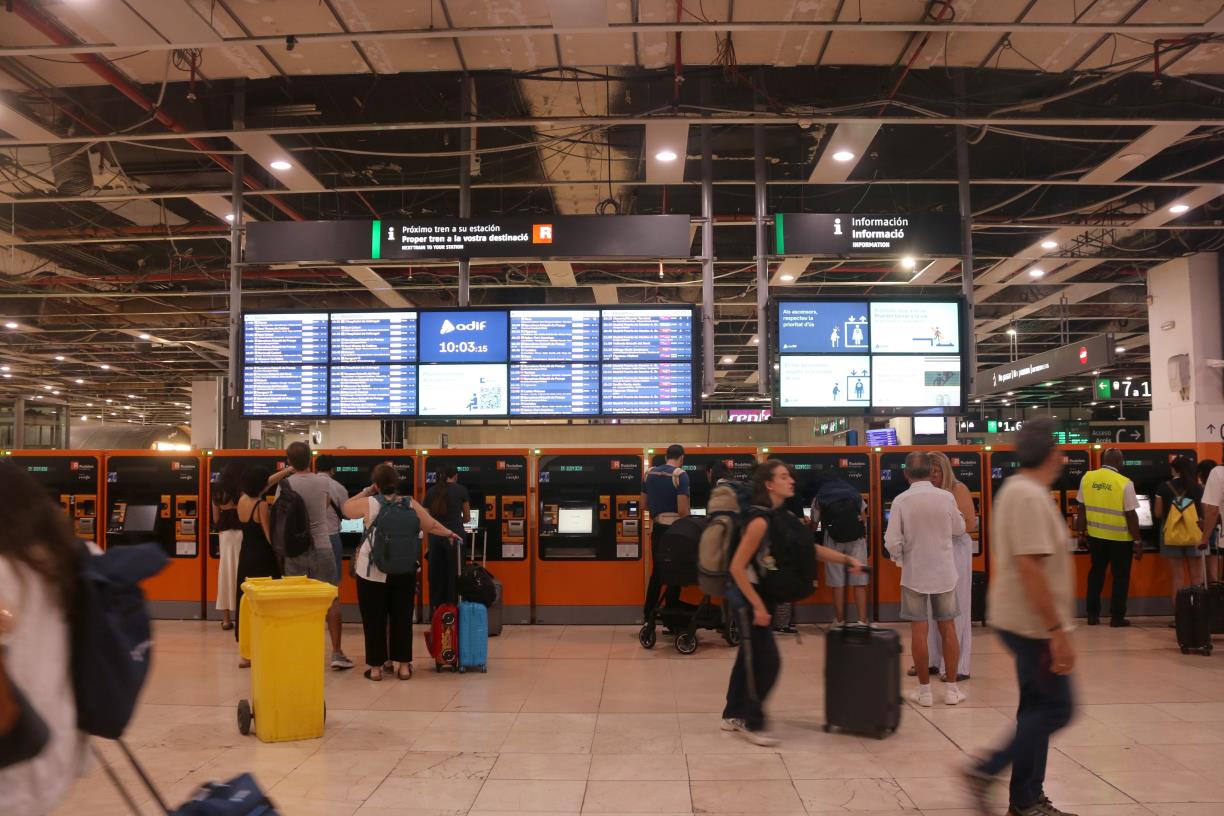 Renfe renova la seva imatge corporativa i anuncia un canvi en el sistema de venda de bitllets. ACN