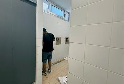Renovació vestidors camp futbol de Les Roquetes . Eix