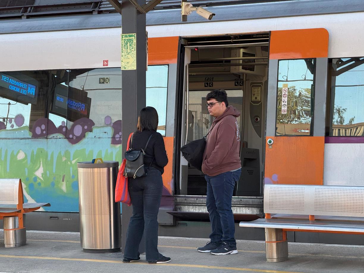 Reobre el tram de l'R4 tallat per l'accident de Gelida durant més de dos mesos. ACN
