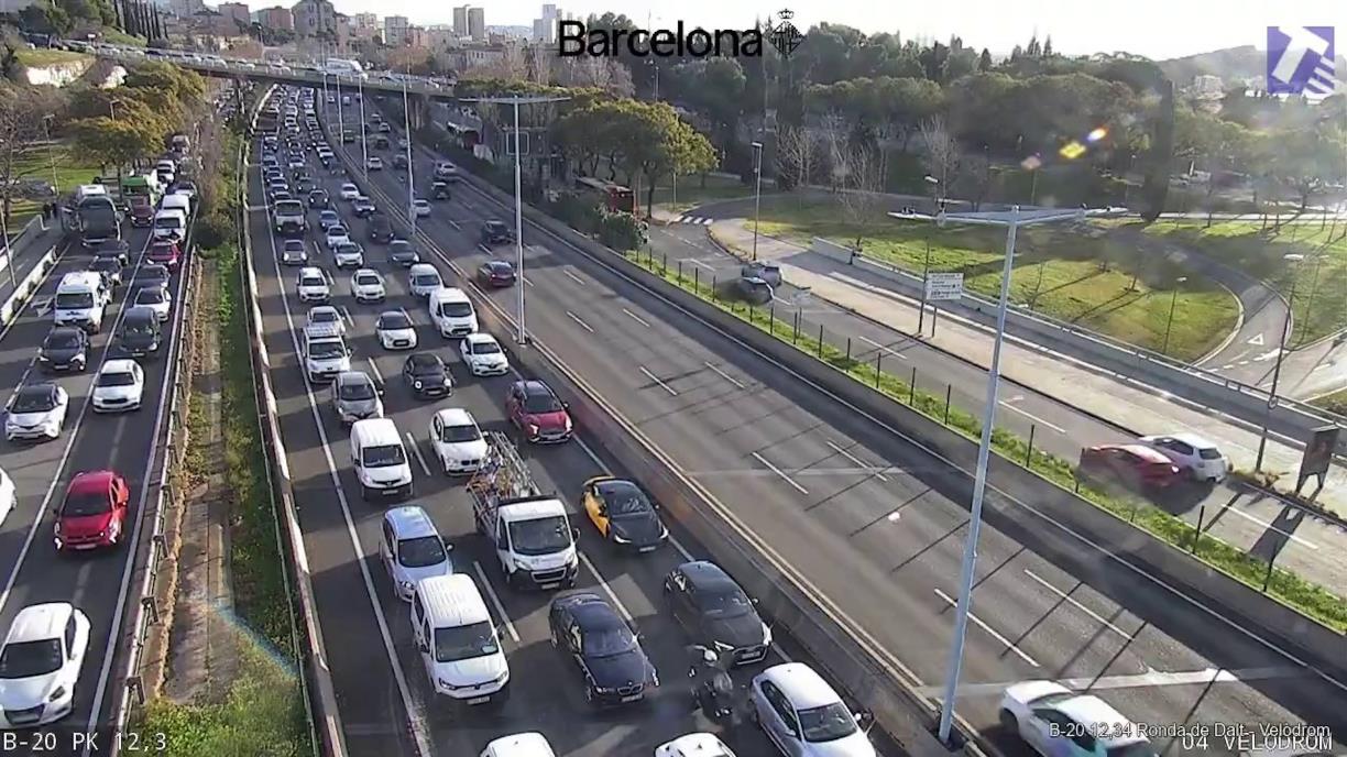 Retencions als accessos a Barcelona en un nou dia amb incidències a Rodalies. ACN