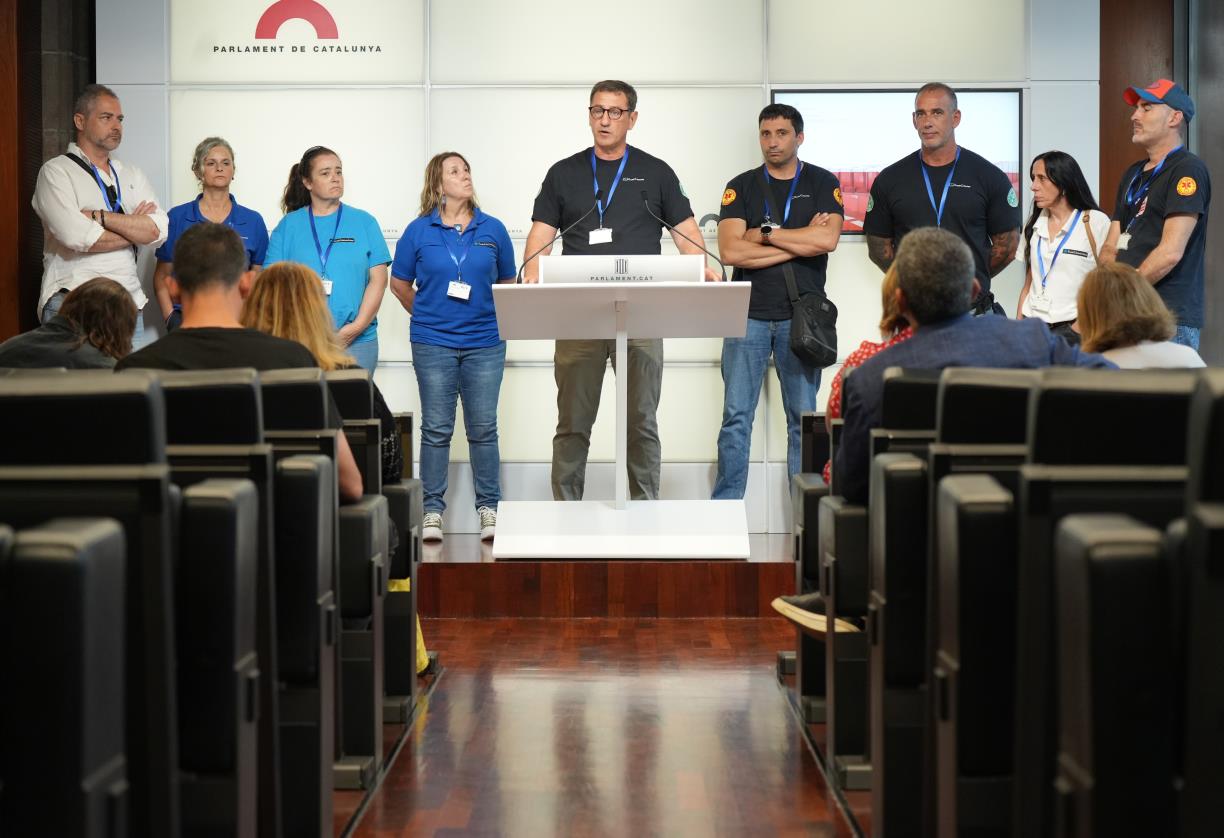 Roda de premsa del comitè d'empresa de Guala Closures al Parlament.  . ACN