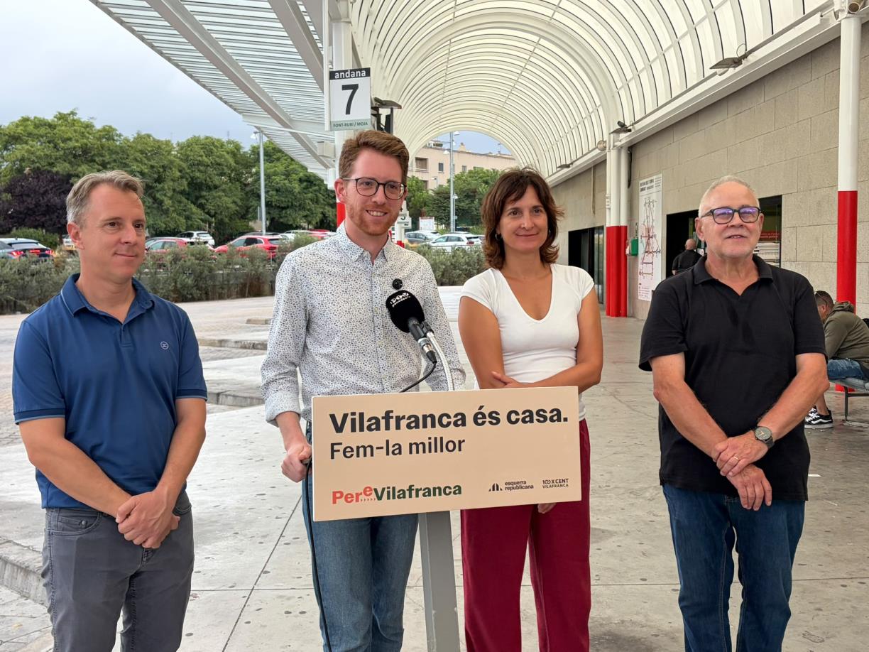 Roda de premsa d'ERC Vilafranca a l'estació de busos . Eix