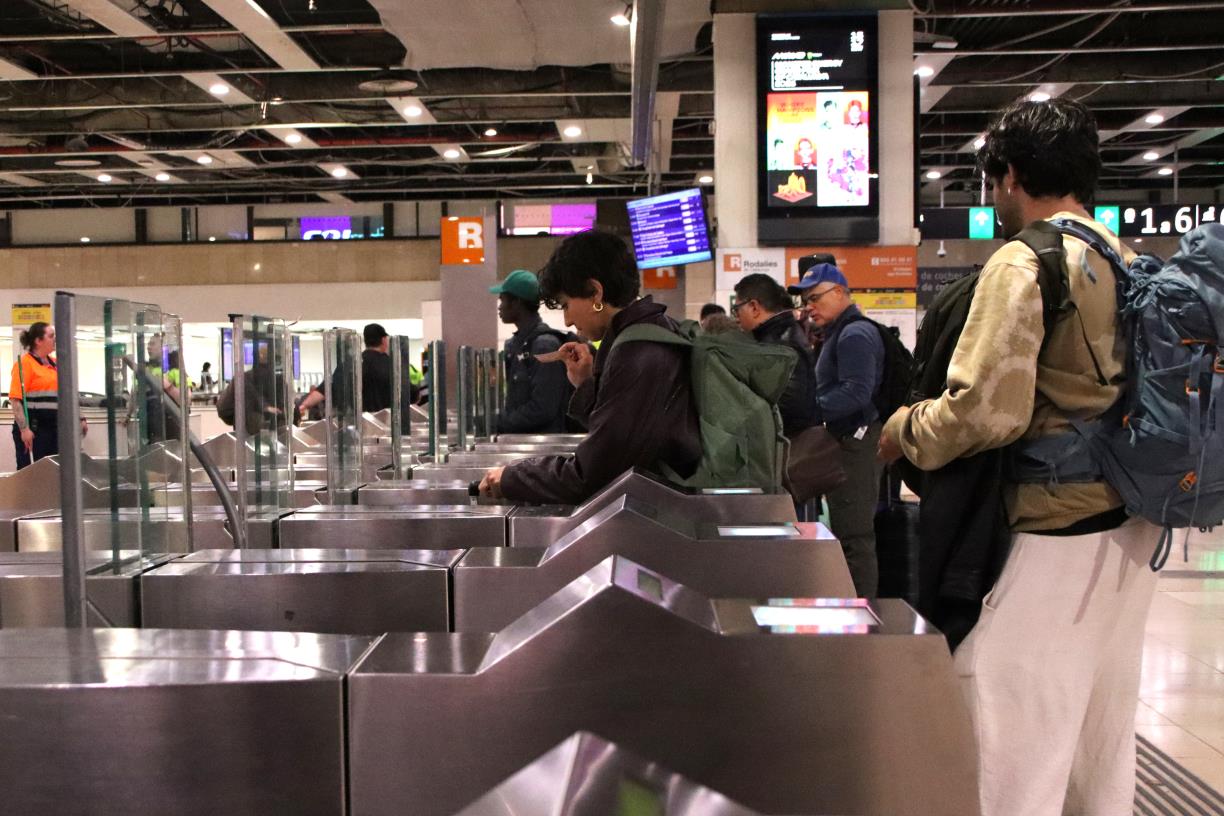 Rodalies torna a ser de pagament aquest dissabte amb un 96% del servei recuperat i després de tres mesos de gratuïtat. ACN