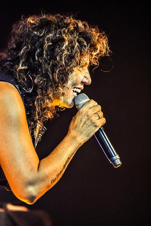 Rosana porta la seva nova gira “Vamos a Star Tour” al Festival Terramar CaixaBank de Sitges. EIX