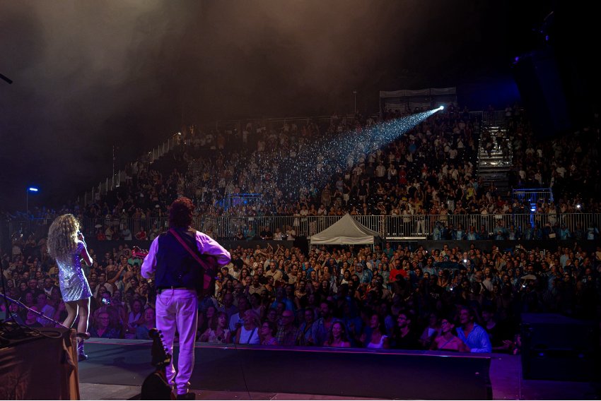 Rosario desplega el seu «Universo de Ley» al Festival Terramar CaixaBank de Sitges. Festival de Terramar