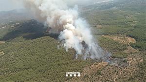 S'aixequen els confinaments ordenats pel foc de Masllorenç un cop els Bombers han estabilitzat l'incendi. Bombers