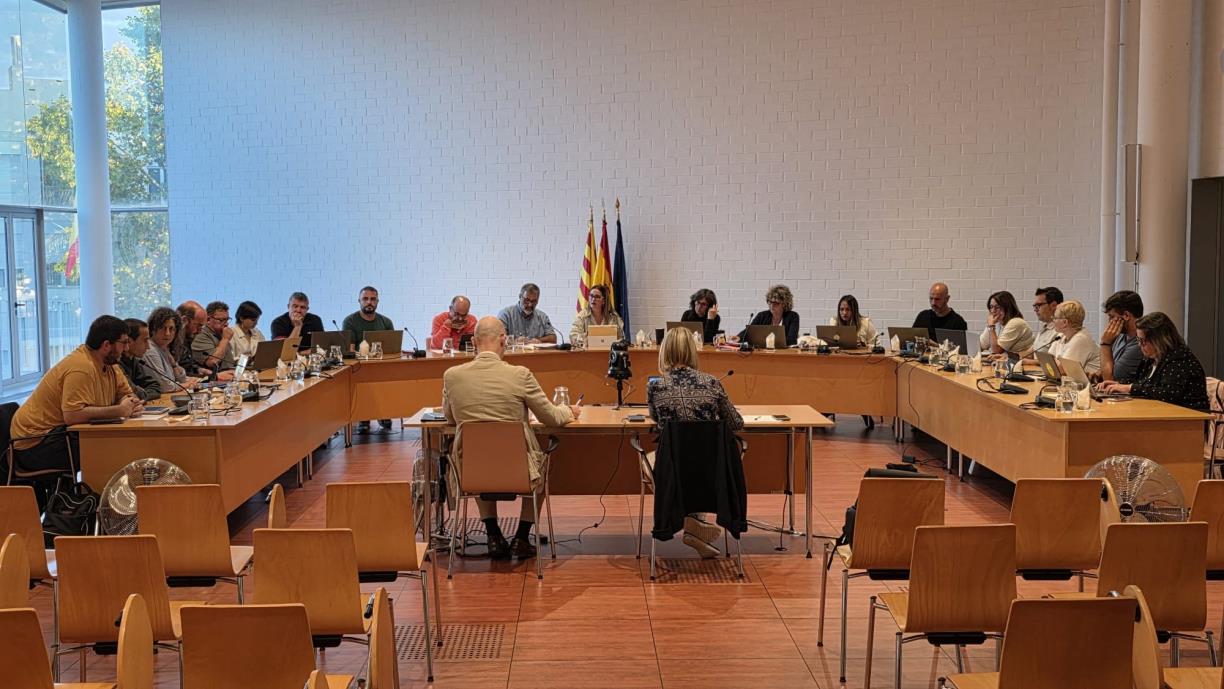 Sant Pere de Ribes apuja un 8% la taxa de residus i preveu una bonificació del 30% per fomentar el reciclatge. Ajt Sant Pere de Ribes