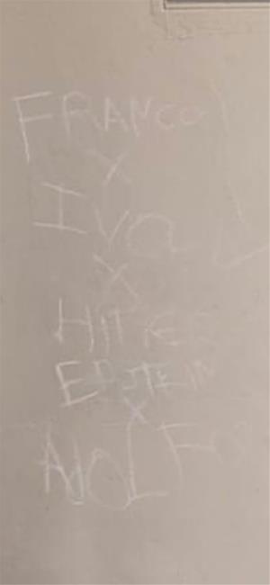 Sant Pere de Ribes condemna les pintades i els actes vandàlics amb missatges d’odi apareguts al municipi