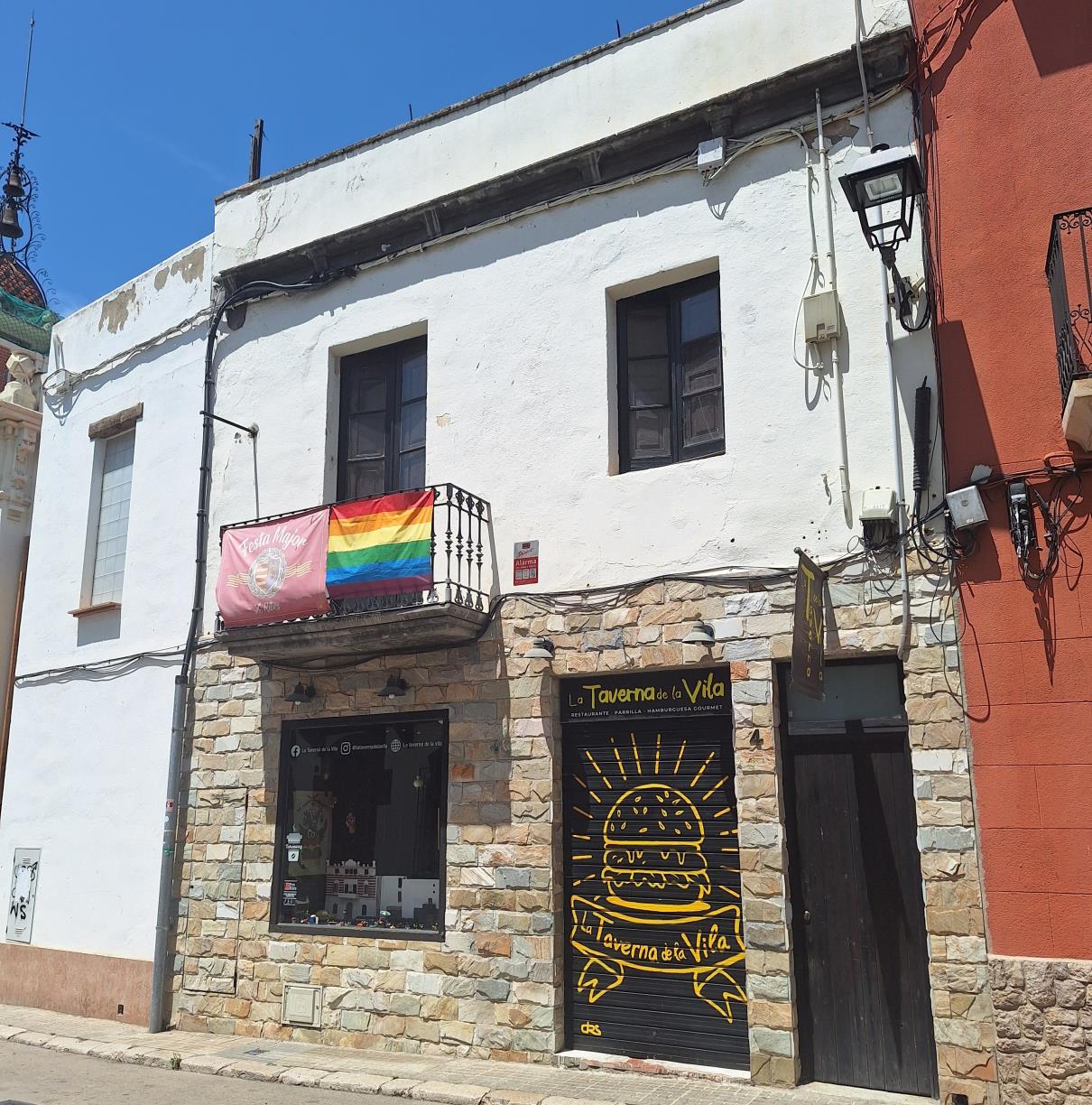 Sant Pere de Ribes impulsa per quart any la campanya “Balcons amb Orgull” per visibilitzar la diversitat LGTBIQA+. El Punt R