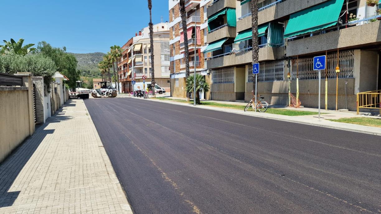 Sant Pere de Ribes inicia un pla d'asfaltat de gairebé 600.000 euros per millorar carrers de Ribes i les Roquetes. Ajt Sant Pere de Ribes