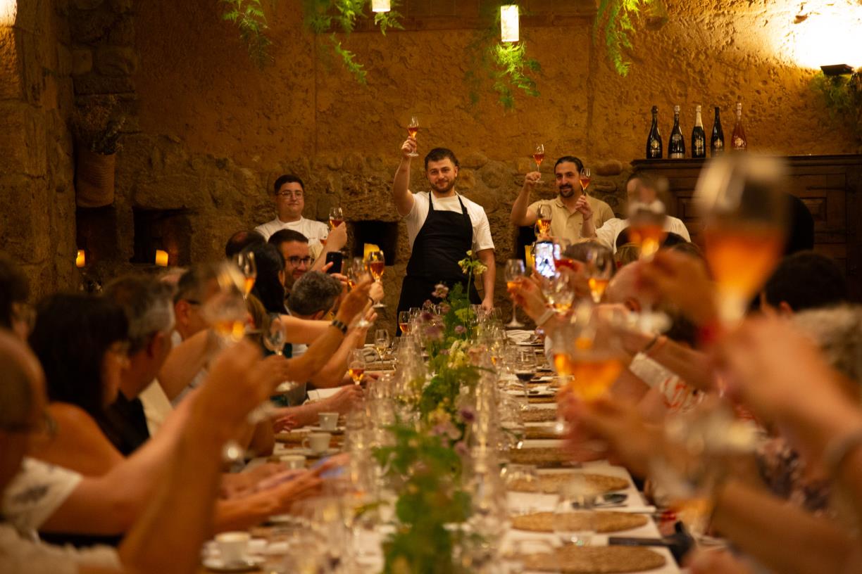 Segura Viudas converteix la seva heretat de Torrelavit en un restaurant efímer per donar visibilitat al talent gastronòmic emergent. Segura Viudas