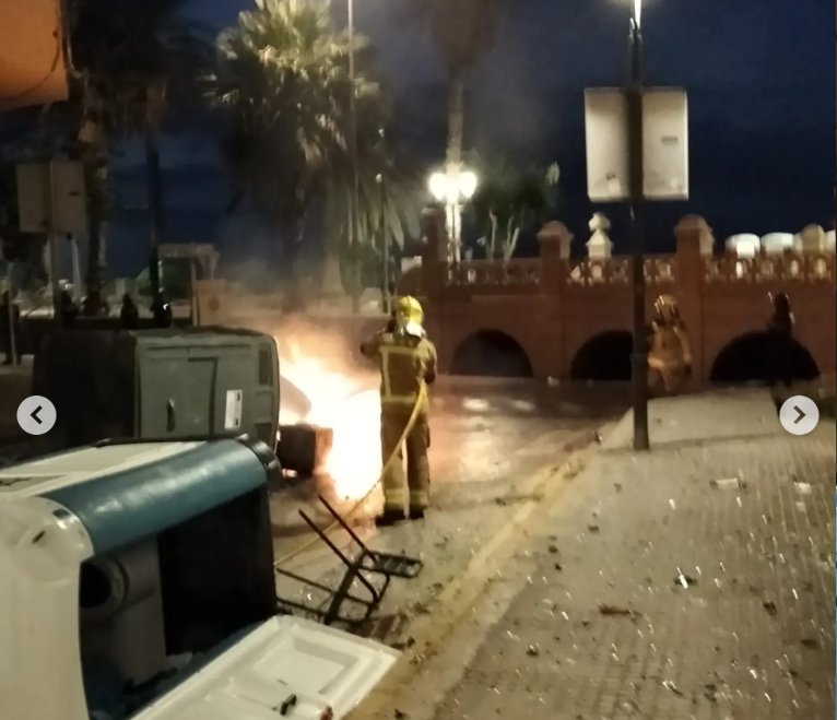 Sitges celebra Sant Bartomeu entre els aldarulls de matinada i la pluja de la tarda. Bombers de Sitges