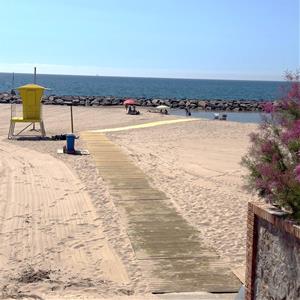 Sitges instal·la 492 passeres accessibles per avançar cap a unes platges més inclusives. Ajuntament de Sitges