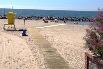 Sitges instal·la 492 passeres accessibles per avançar cap a unes platges més inclusives. Ajuntament de Sitges