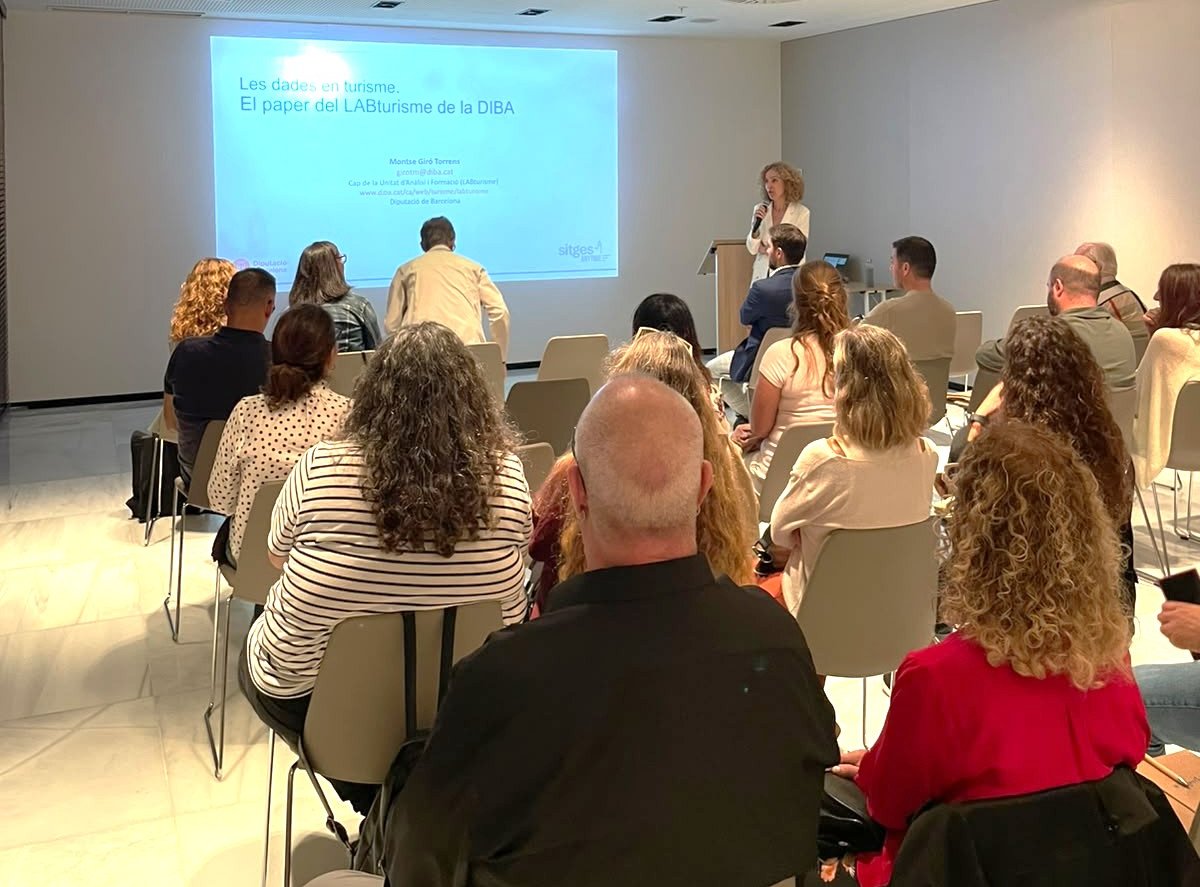 Sitges presenta un nou Sistema d’Intel·ligència Turística per millorar la gestió del turisme. Ajuntament de Sitges