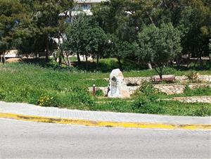 Sitges reubica dues escultures per dignificar-les dins del pla del Parc escultòric