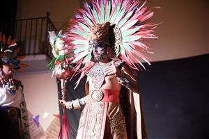 SM el Rei Carnestoltes Tzaraukan I irromp a Ribes Tikkal per encendre el Carnaval Maia amb crítica i disbauxa