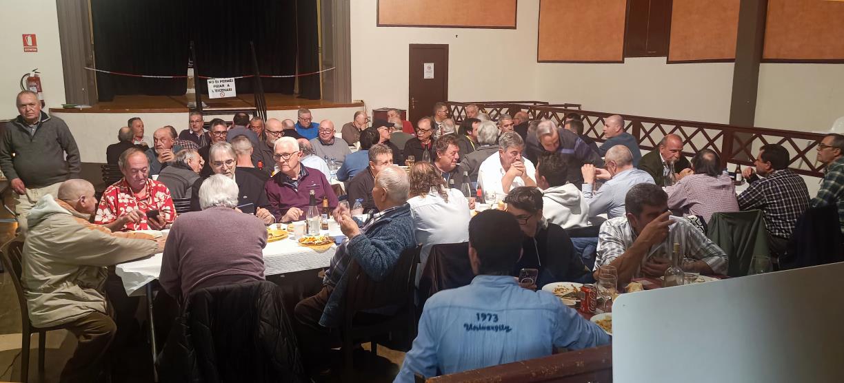 Sopar d’homes que té lloc al meu poble, Albinyana. Eix