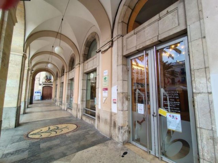 Tancament temporal de la biblioteca Joan Oliva i Milà de Vilanova per obres d’accessibilitat. Ajuntament de Vilanova