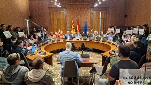Tensió al ple de Sant Pere de Ribes: la protesta dels treballadors provoca la suspensió de la sessió. Ajt Sant Pere de Ribes