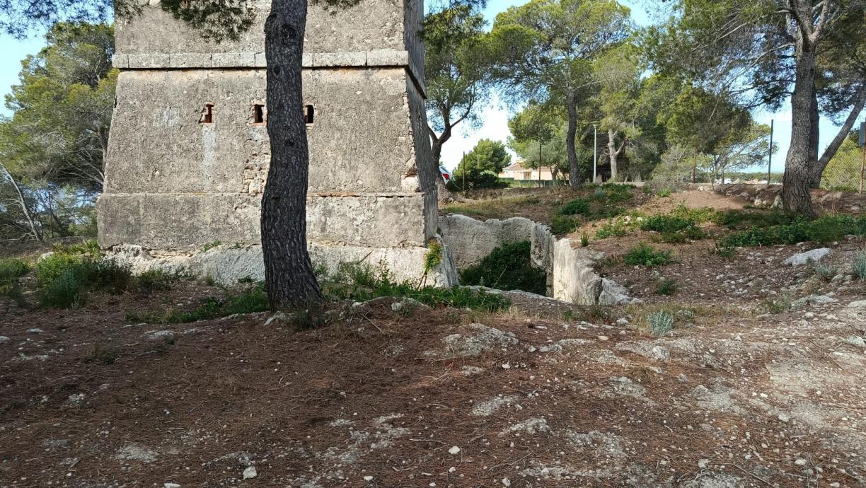 Torre del Telègraf Òptic dels Masos de Coma-ruga. Eix