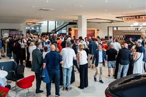 Toyota Autocam inaugura una nova seu a Vilanova i la Geltrú amb un acte inspirat en la cultura japonesa. Toyota Autocam