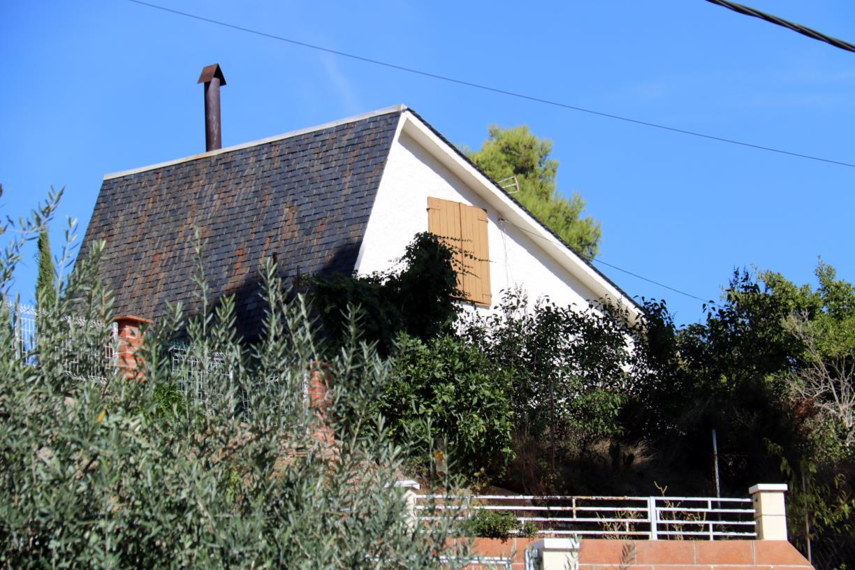 Troben a Cabrera d'Anoia el cadàver d'un home a l'interior d'una casa, on resideixen la dona i la filla. ACN