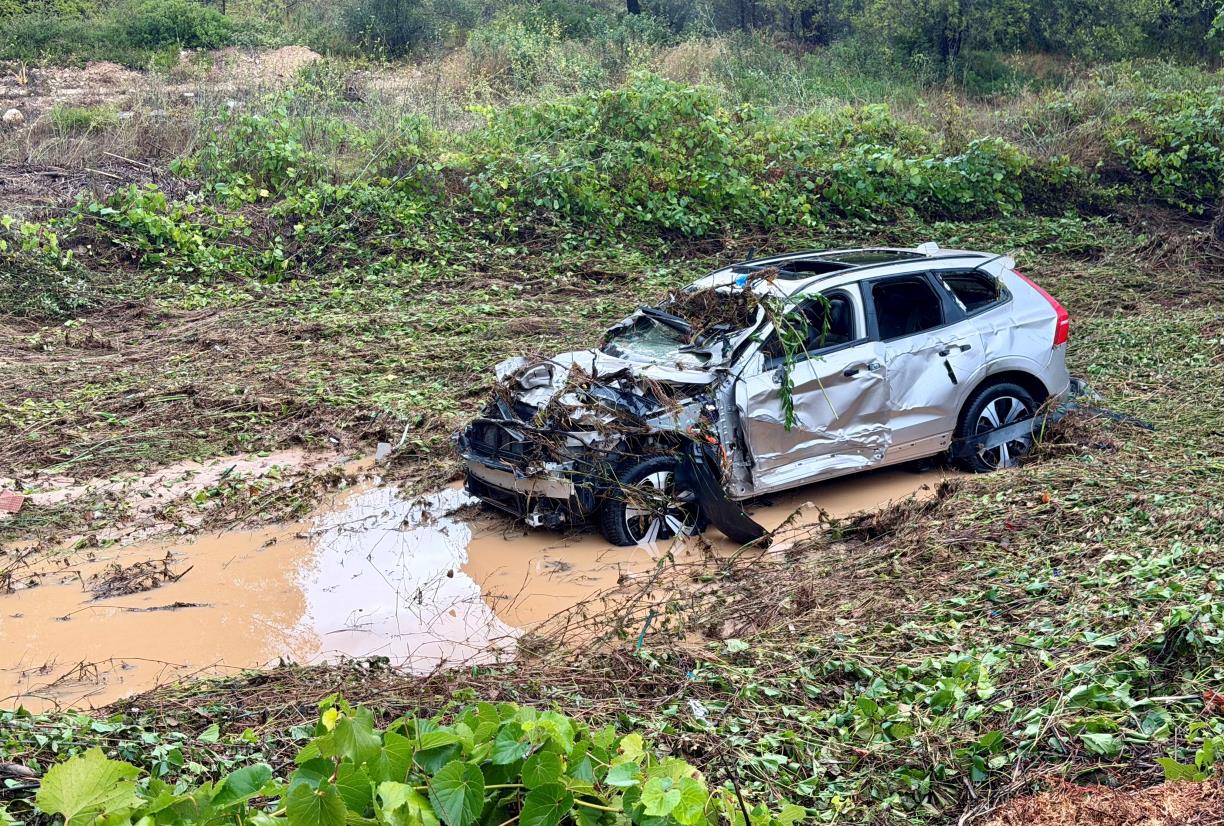 Troben mort el conductor del vehicle arrossegat per una riera a Olivella. ACN