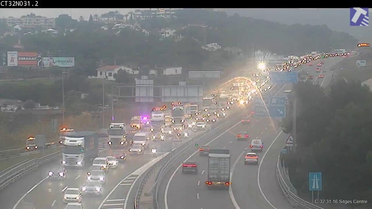 Un accident ha provocat retencions aquest matí a la C-32 a Sitges. Trànsit