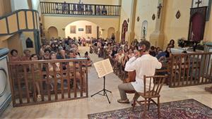 Un centenar de persones omplen l'església de Font-rubí en el concert solidari de Salvem Font-rubí. Salvem Font-rubí