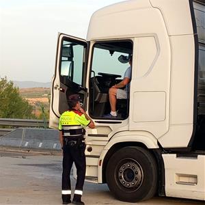 Un detingut i una quinzena de denúncies en un macrocontrol de camions de transport a l'AP-7 a l'Alt Penedès. ACN
