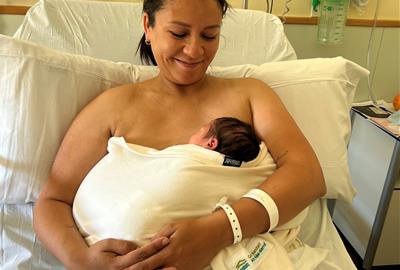 Un estudi del CSAPG confirma que un mocador pot afavorir el contacte pell amb pell amb nadons sans. CSAPG