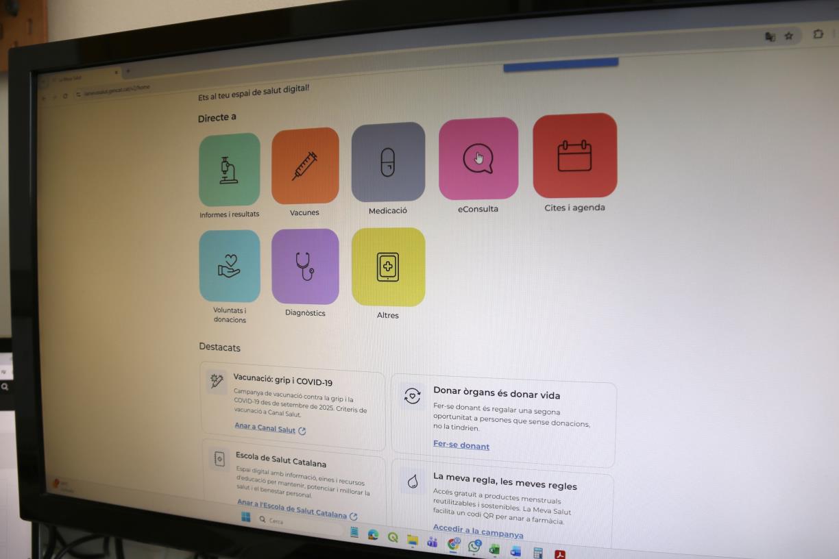 Una de cada cinc consultes a l'atenció primària es va fer per internet el 2025. ACN