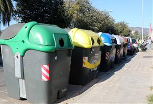 Una illa de contenidors de recollida d'escombraries del Vendrell. ACN / Gemma Sánchez