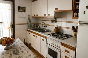 Una productora busca localitzacions a Sant Pere de Ribes per rodar una sèrie ambientada als anys 90. IA