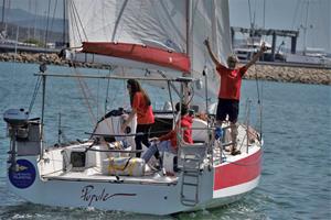 Una trentena de vaixells han sortit a rebre a l’intrèpid navegant davant de la Pasífae