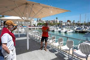 Una trentena de vaixells han sortit a rebre a l’intrèpid navegant davant de la Pasífae