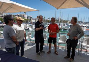 Una trentena de vaixells han sortit a rebre a l’intrèpid navegant davant de la Pasífae