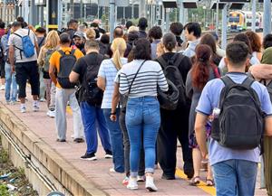 Usuaris de l’R2 Sud a Vilanova i la Geltrú denuncien un “caos total” al servei